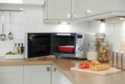 25 Litre Stainless Steel Digital Microwave 11 25 Litre Stainless Steel Digital Microwave -Deals Russell Hobbs Store lifestyle2 1554217519 1