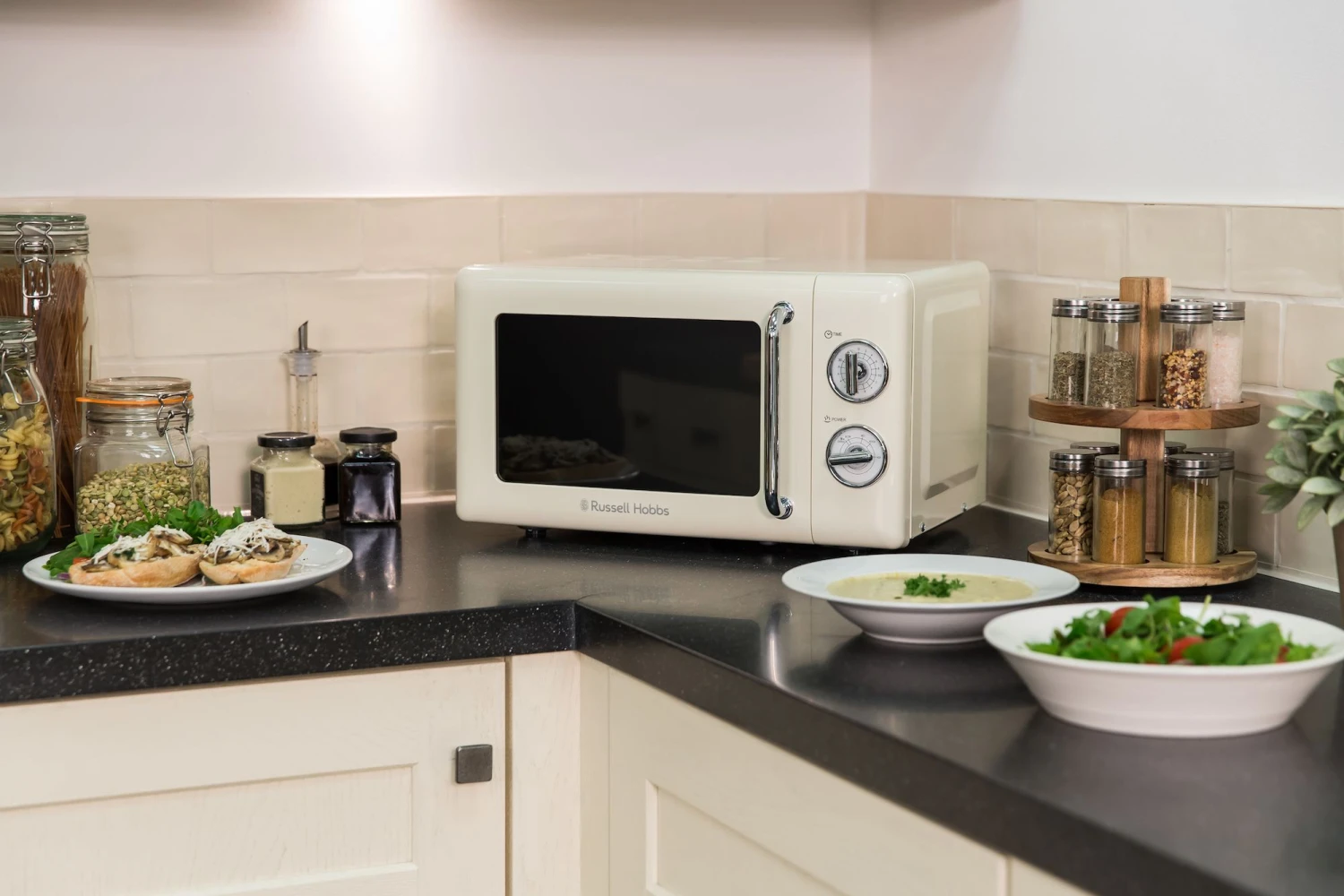 Retro 17 Litre Classic Cream Manual Microwave 5 Retro 17 Litre Classic Cream Manual Microwave - Image 3