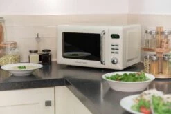 Retro 17 Litre Vintage Cream Digital Microwave -Deals Russell Hobbs Store lifestyle2 1579687237 1