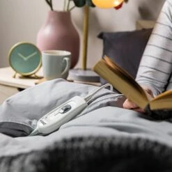 Russell Hobbs Single Electric Heated Underblanket -Deals Russell Hobbs Store lifestyle3 1570467927 1