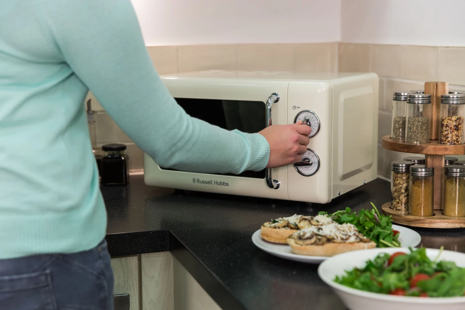 Retro 17 Litre Classic Cream Manual Microwave 3 Retro 17 Litre Classic Cream Manual Microwave