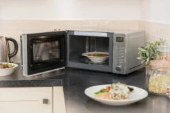 20 Litre Stainless Steel Digital Microwave With Grill -Deals Russell Hobbs Store lifestyle4 1554300929 1
