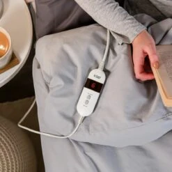 Russell Hobbs Single Electric Heated Blanket 16 Russell Hobbs Single Electric Heated Blanket -Deals Russell Hobbs Store rhesb8001 lifestyle 2