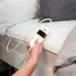 Russell Hobbs Single Electric Heated Blanket 13 Russell Hobbs Single Electric Heated Blanket -Deals Russell Hobbs Store rhesb8001 lifestyle 5
