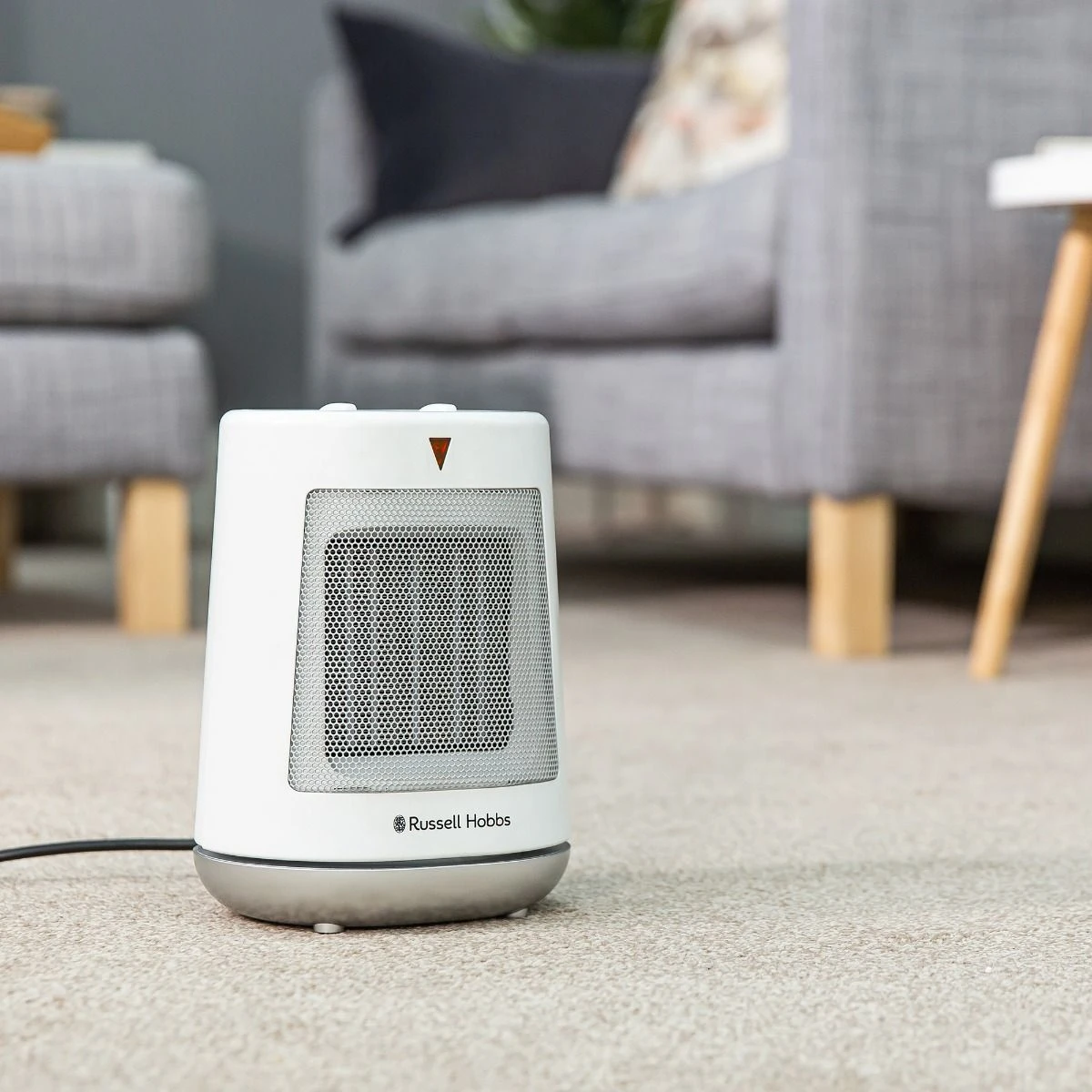 Russell Hobbs 2kW Oscillating Ceramic Electric Fan Heater in White 10 Russell Hobbs 2kW Oscillating Ceramic Electric Fan Heater in White - Image 8