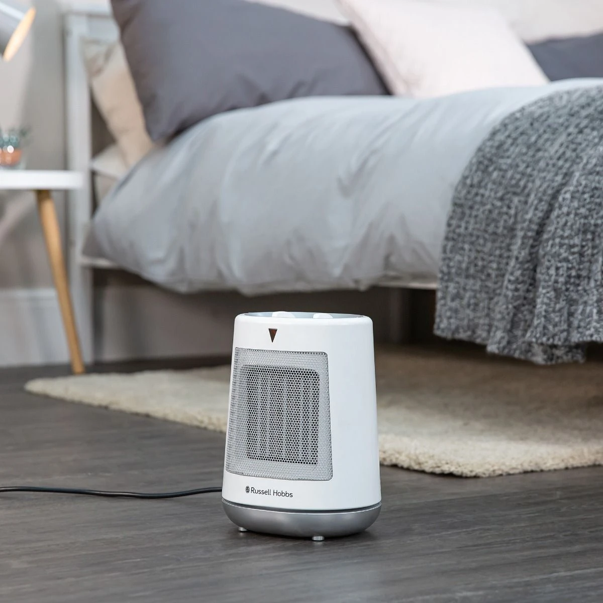 Russell Hobbs 2kW Oscillating Ceramic Electric Fan Heater in White 7 Russell Hobbs 2kW Oscillating Ceramic Electric Fan Heater in White - Image 5