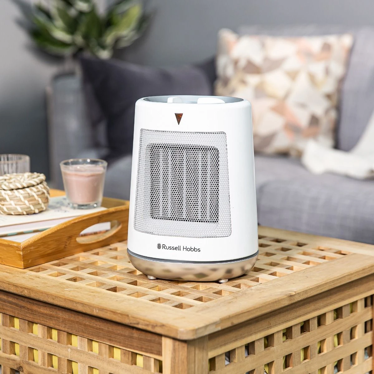 Russell Hobbs 2kW Oscillating Ceramic Electric Fan Heater in White 6 Russell Hobbs 2kW Oscillating Ceramic Electric Fan Heater in White - Image 4