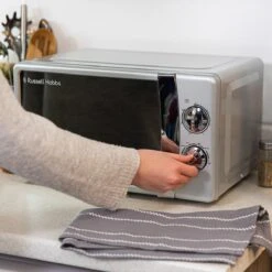 17 Litre Silver Manual Microwave -Deals Russell Hobbs Store rhmm701s lifestyle 4